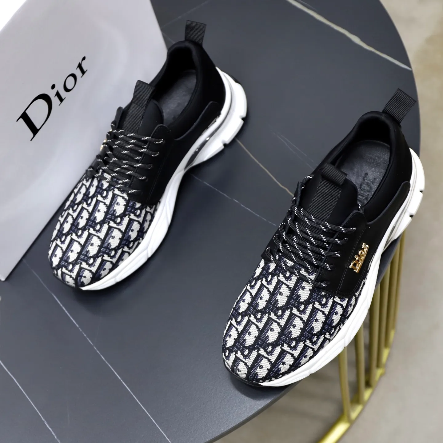 Men's shoes: 440💰🙅‍♂️🙅‍♂️🙅‍♂️ Brand: Dior DIOR Standard code: 38-44 (45 customized) Grade: Same as the official website Material: Original cowhide material spliced with brand cloth Comfortable and breathable lining Lightweight and wear-resistant sports outsole Style category: Men's fashionable casual shoes Running sports shoes Distinguished luxury brand elements Top luxury color: actual picture color